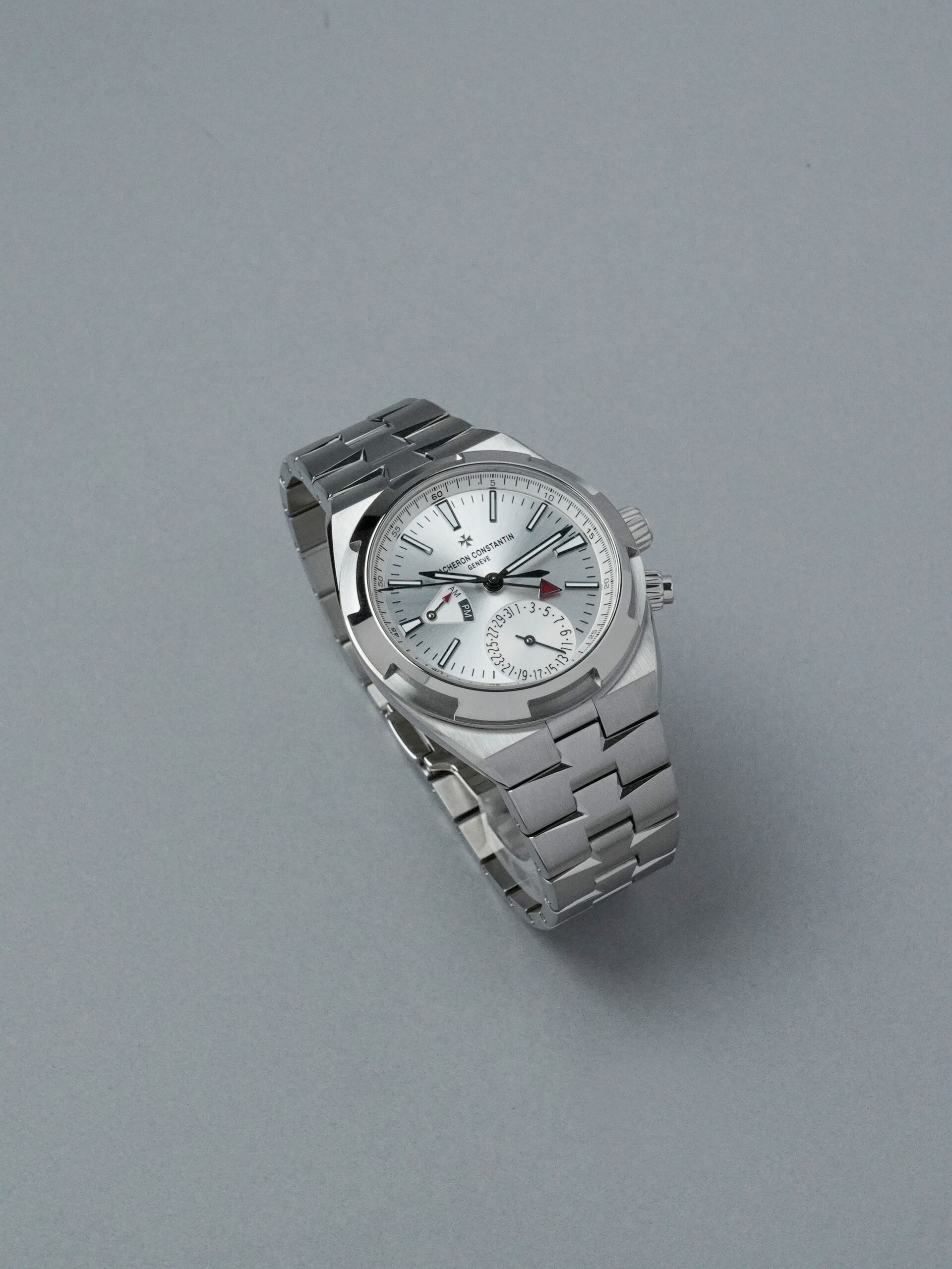 【未使用展示品】 VACHERON CONSTANTIN ヴァシュロン・コンスタンタン オーヴァーシーズ デュアルタイム 7900V/110A-B333